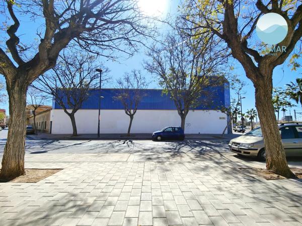 Nave en paseo la Estación, 8