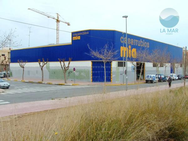 Nave en paseo la Estación, 8