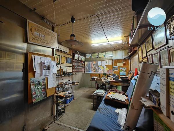 Nave en paseo la Estación, 8