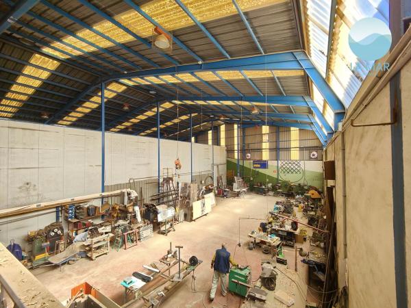 Nave en paseo la Estación, 8