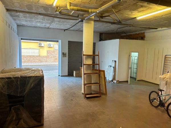 Local en calle Madrid, 18