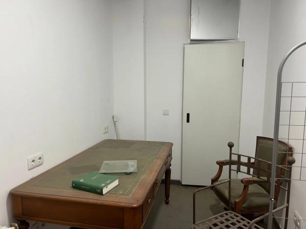 Local en calle Madrid, 18