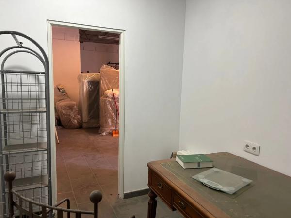 Local en calle Madrid, 18