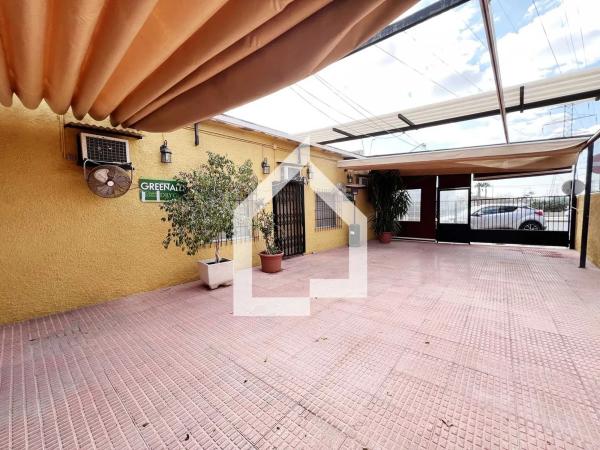 Nave en calle Pío Baroja