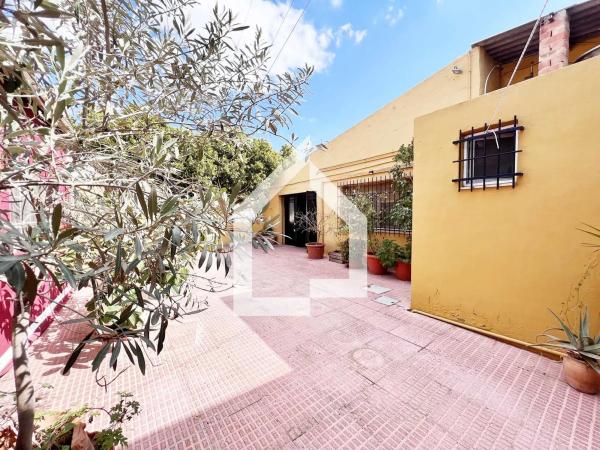 Nave en calle Pío Baroja