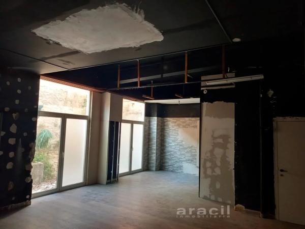 Local en calle Na Saurina d'Entença