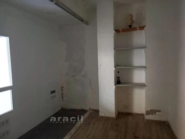 Local en calle Na Saurina d'Entença