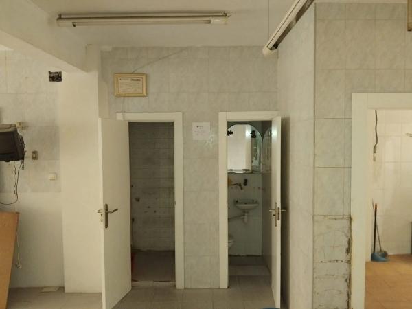 Local en calle Cervantes, 1