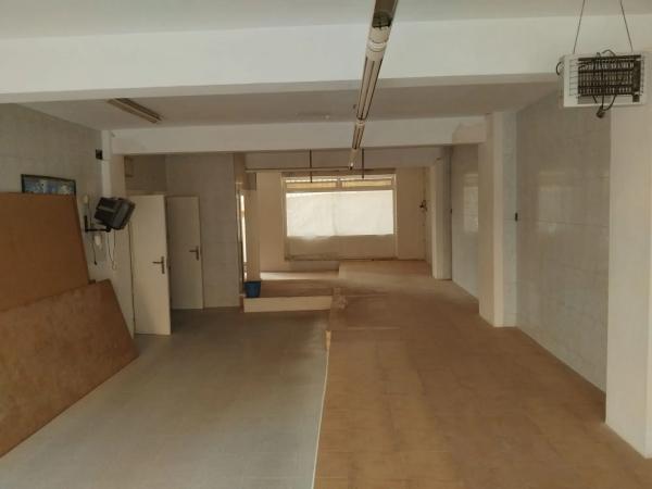 Local en calle Cervantes, 1