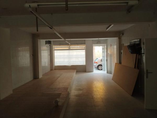 Local en calle Cervantes, 1