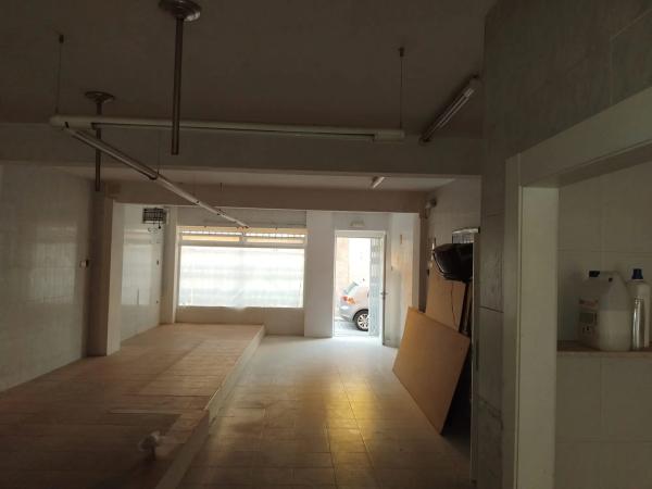 Local en calle Cervantes, 1