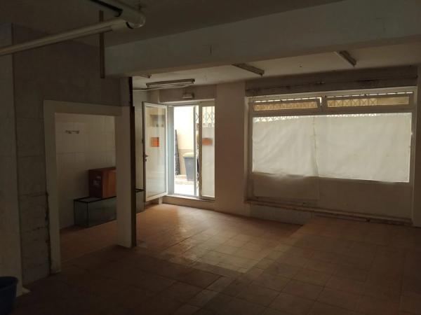 Local en calle Cervantes, 1