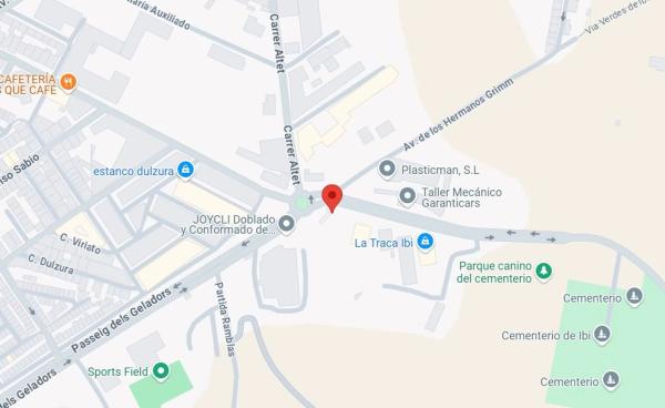 Nave en avenida del Cementeri