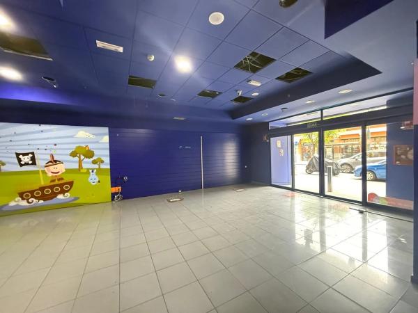 Local en alameda Camilo Sesto, 79