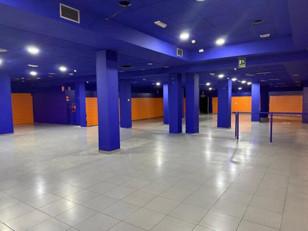 Local en alameda Camilo Sesto, 79