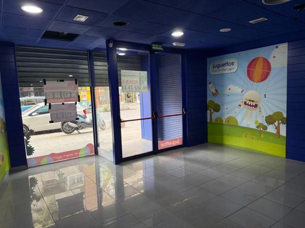 Local en alameda Camilo Sesto, 79