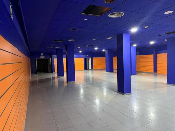 Local en alameda Camilo Sesto, 79