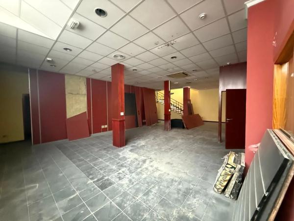 Local en calle Onil, 2