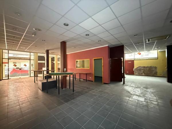 Local en calle Onil, 2