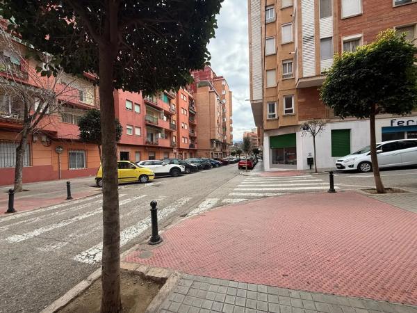 Local en calle Onil, 2