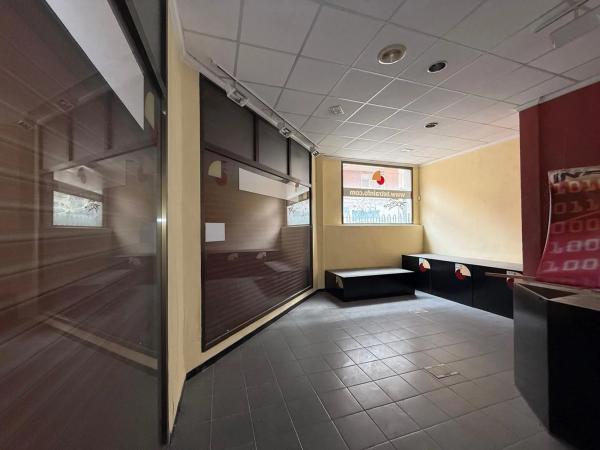 Local en calle Onil, 2