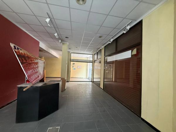 Local en calle Onil, 2