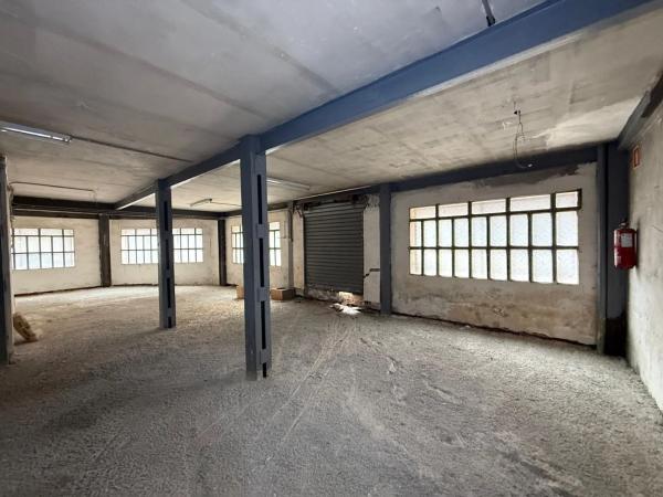 Local en calle Onil, 2