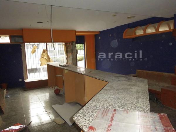 Nave en plaza del Centenari