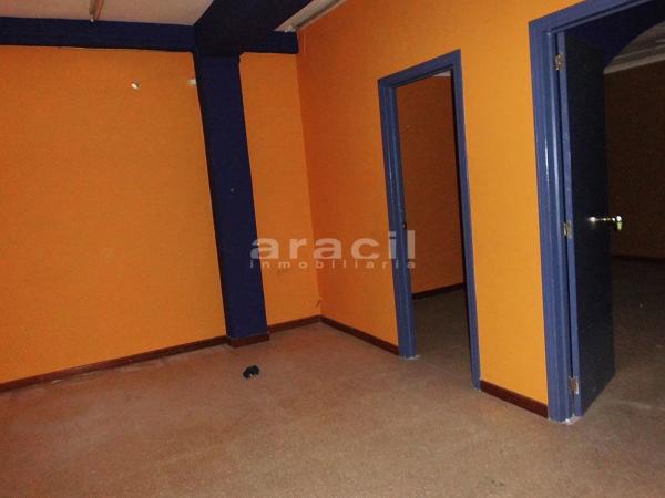 Nave en plaza del Centenari