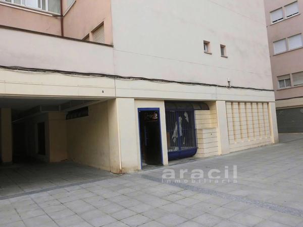 Nave en plaza del Centenari