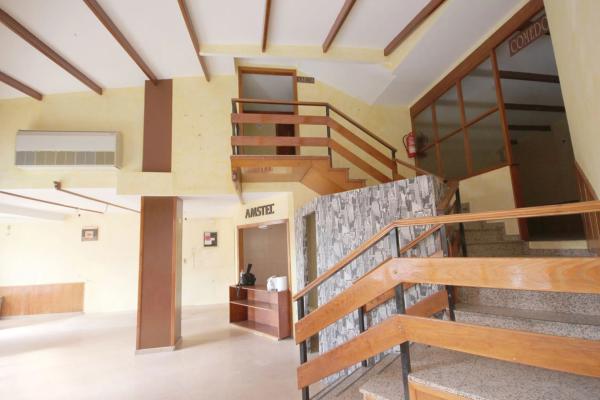 Local en calle Joan Fuster, 11