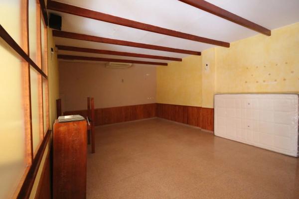 Local en calle Joan Fuster, 11