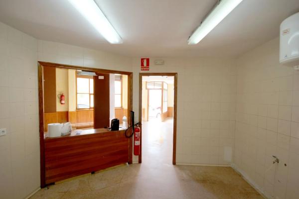 Local en calle Joan Fuster, 11