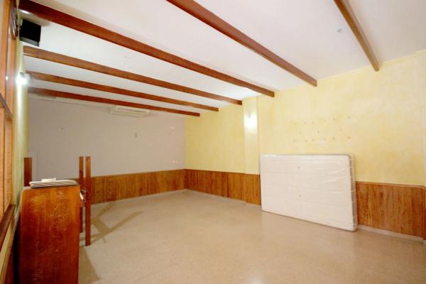 Local en calle Joan Fuster, 11