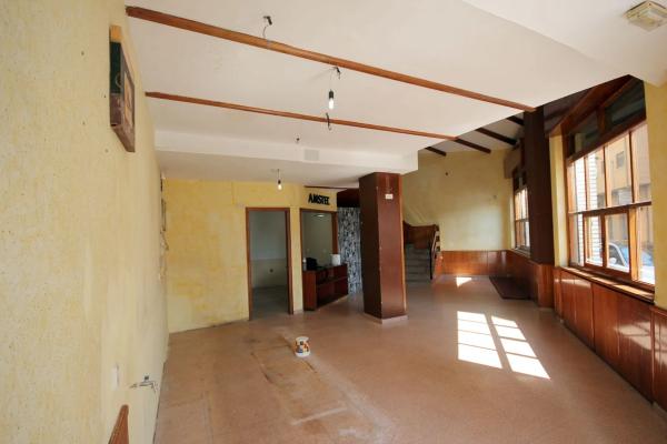 Local en calle Joan Fuster, 11