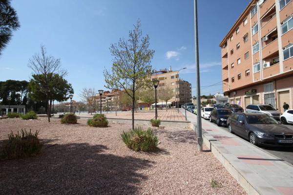 Local en calle Joan Fuster, 11