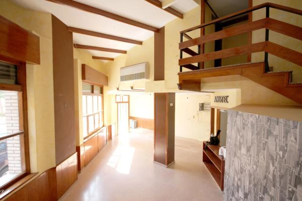 Local en calle Joan Fuster, 11