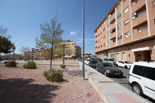 Local en calle Joan Fuster, 11