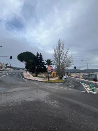 Nave en avenida Ibi, 1