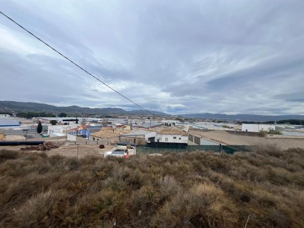 Nave en avenida Ibi, 1