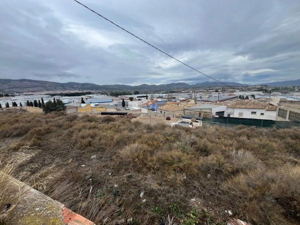 Nave en avenida Ibi, 1