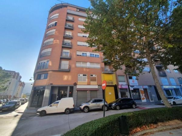 Local en avenida Hispanitat