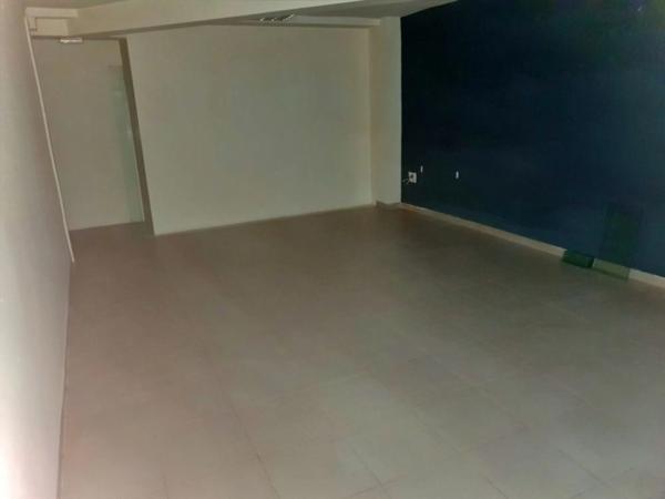 Local en avenida Hispanitat