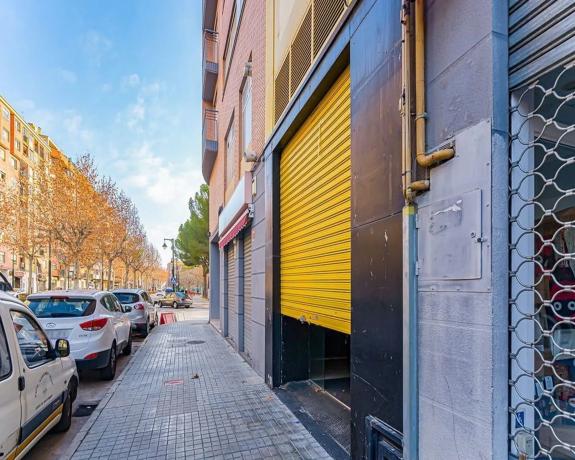 Local en avenida Hispanitat