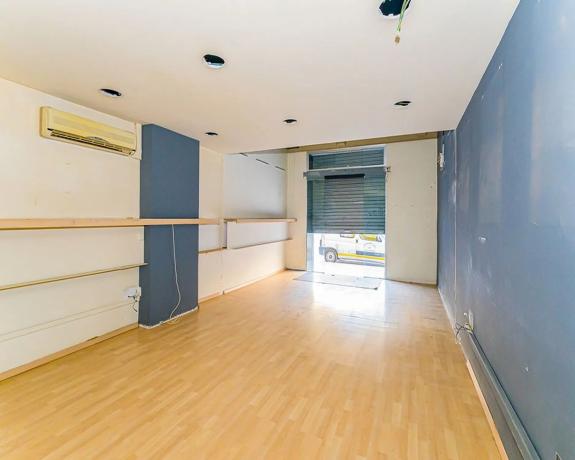 Local en avenida Hispanitat