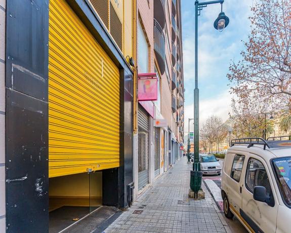 Local en avenida Hispanitat