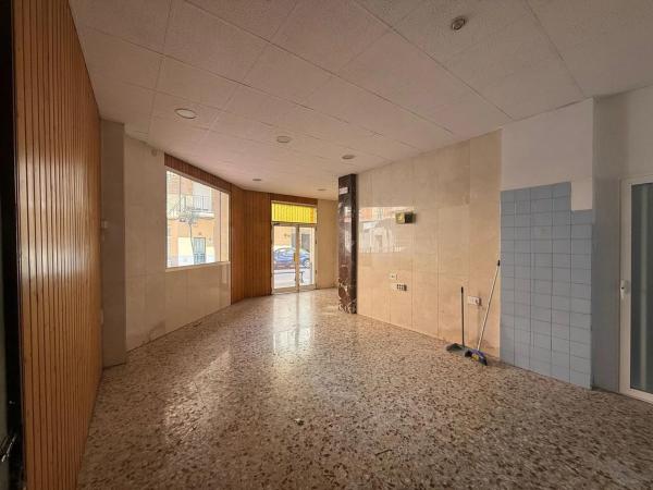 Local en calle Ibi, 49