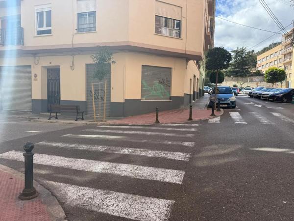 Local en calle Ibi, 49