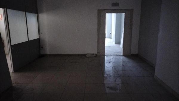 Local en avenida País Valencià