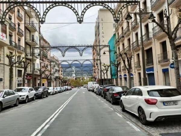 Local en avenida País Valencià